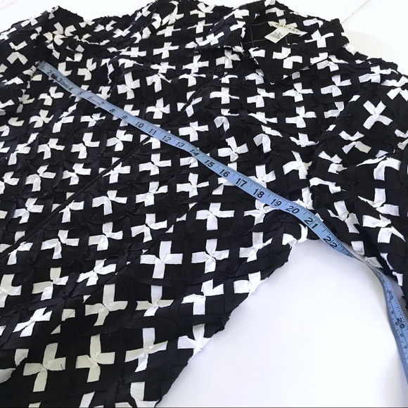 Quilted Jacket in Black and White Patch Pattern with Zipper and Wide Sleeves - Picture 5 of 8